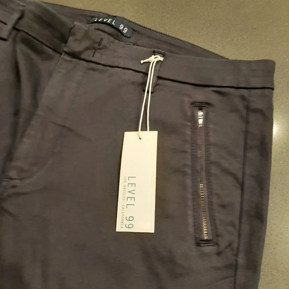 Level 99 Navy Capris Size 33 - Picture 3 of 10